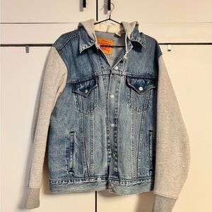 NWOT Levi’s denim Hybrid Hoodie Trucker Jacket